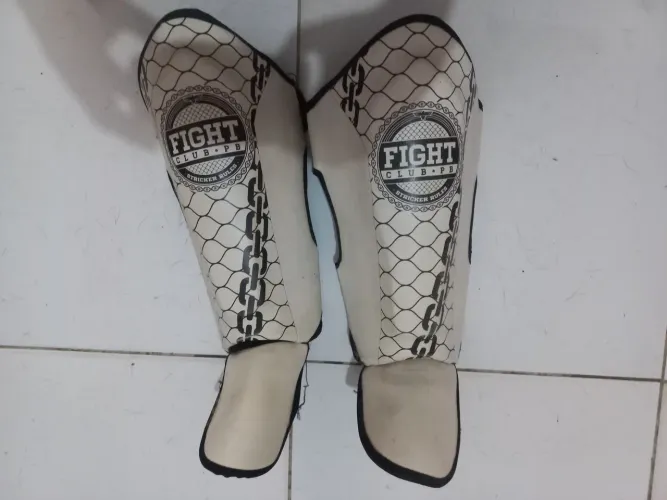 Caneleira de kickboxing
