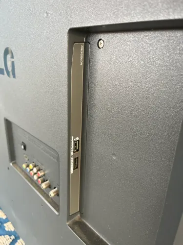 Tv LG com Tela Quebrada