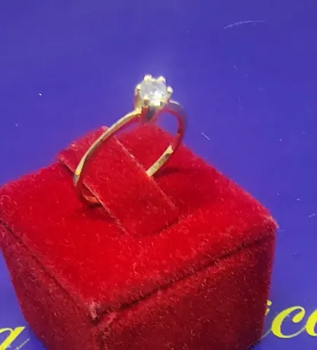 Anel Solitário 15 anos Diamantes 4 mm (25Pontos) Ouro 18 Kilates Peso 1.10 Gramas         