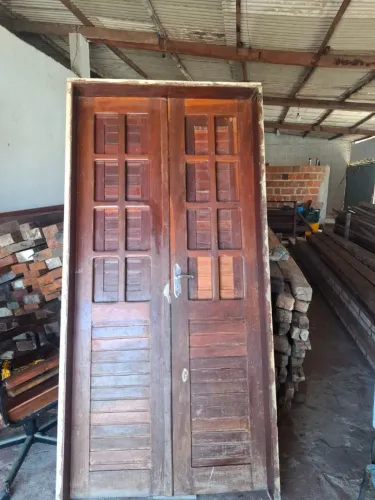 Porta de duas bandas de Jatobá tamanho 1m pó 2.10 valo $1200 só ligar *71 ou zap