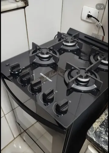 Fogão Brastemp 4 bocas tampa de vidro em perfeito estado de uso.
