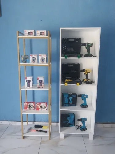 Vendo prateleiras (sem os produtos)