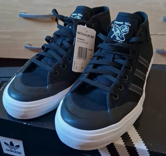 Tenis Adidas Matchcourt skate