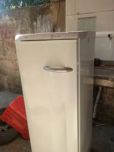 freezer Electrolux 220 litros