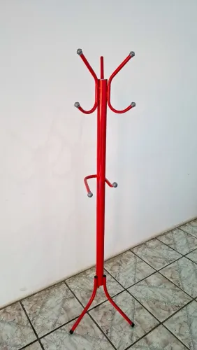 Cabideiro de Chão Vermelho com 8 Ganchos