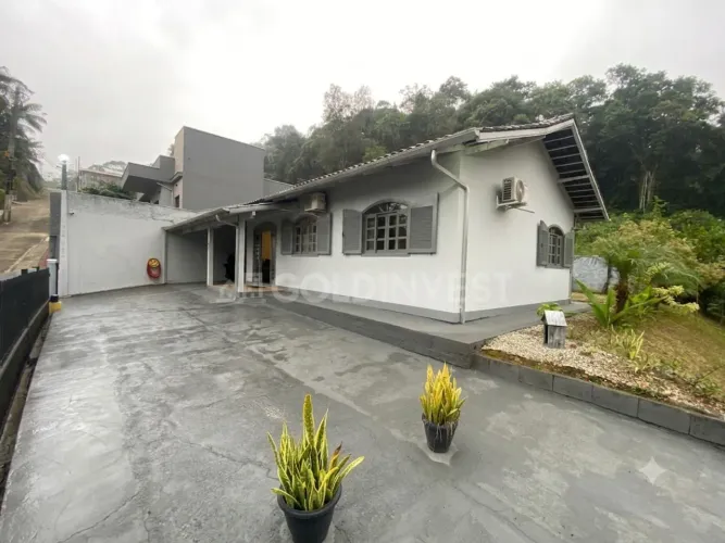 Casa mobiliada com 3 quartos no Bairro Bateas-Brusque!!