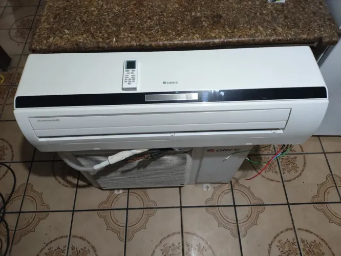 Ar condicionado 18.000btus quente e frio instalado.(Oportunidade)