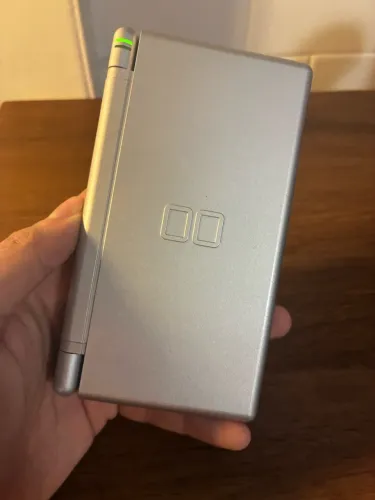 Nintendo DS Lite Prateado - Lindo