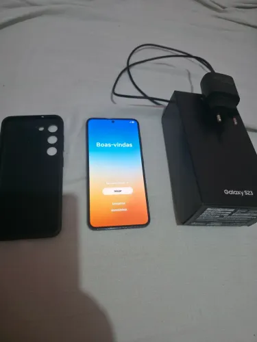 Vendo Galaxy S23 - 8GB, 256GB. Com caixa, carregador, e capa.