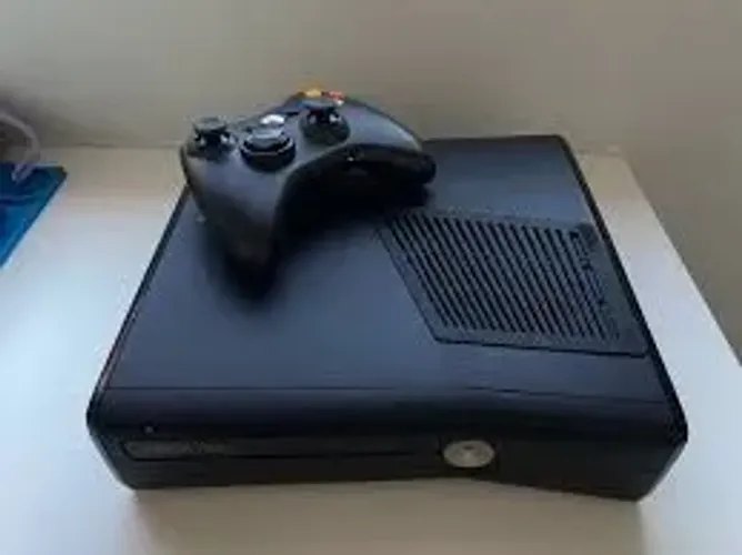 Xbox 360 SLIM Desbloqueado + 1 controle original