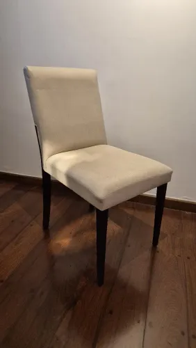 Conjunto de 6 cadeiras em madeira e couro para sala de jantar.