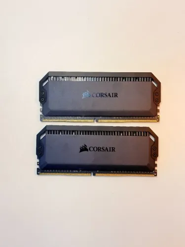 Memoria RAM Corsair Dominator Platinum RGB DDR4 16GB 3000MHz (2x8GB) (CMT16GX4M2C3000C15) 