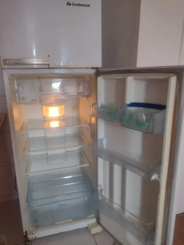 Geladeira com defeito