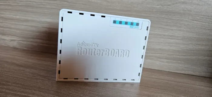 mikrotik hex lite rb750r2