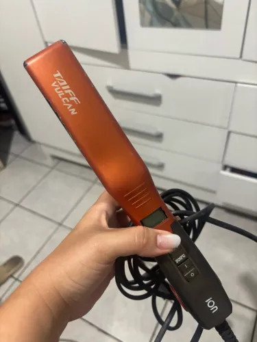 Taiff Vulcan, na cor laranja. Profissional
