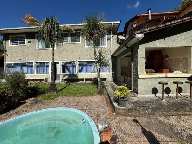 Casa com 5 dormitórios, com 227,69 metros quadrados, área de lazer com piscina, à venda, p
