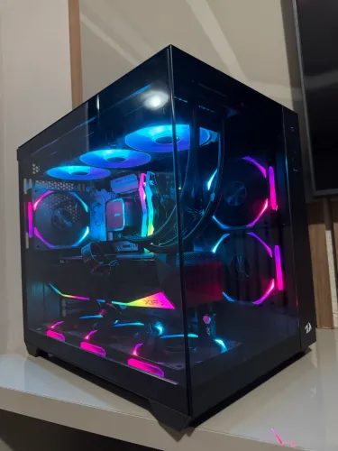 PC Gamer Core i9-14900KF + RX 9070XT + 32Gb + 2TB novo sem uso.