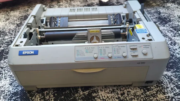 impressora matricial Epson LQ-590 de 24 agulhas.