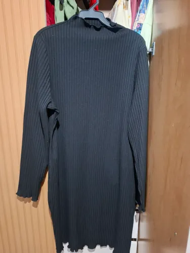 Vestido shein preto canelado gola alta