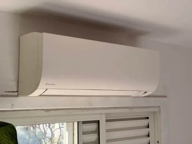 Ar-condicionado Daikin Inverter 9.000 BTUs - ótimo estado