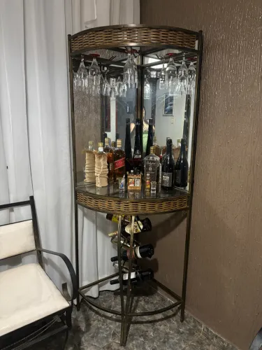 Bar de ferro e espelho