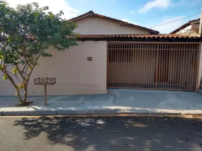 Ótima casa situada no bairro João Paulo 2 em São José do rio preto 2 quartos 2 banheiros