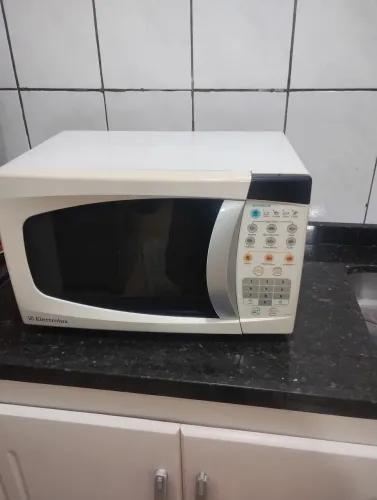 Microondas Eletrolux 20 litros funcionando perfeitamente, teste na hora,127v.