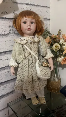 Boneca de porcelana