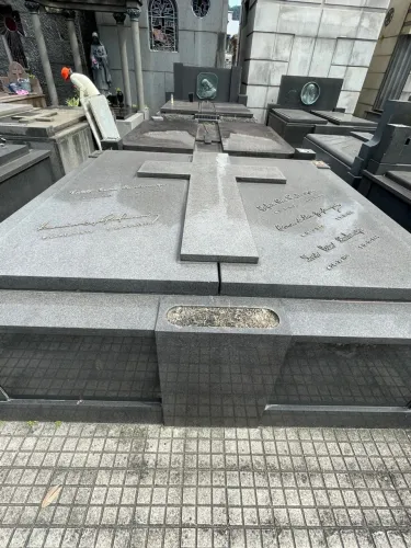 Jazigo perpetuo duplo granito