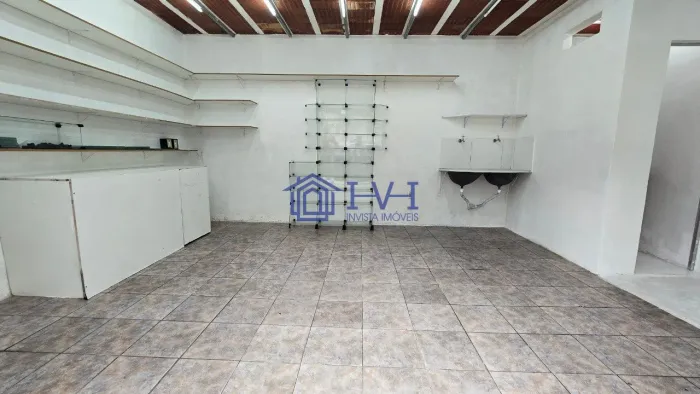 Loja 38 m², em frente a escola