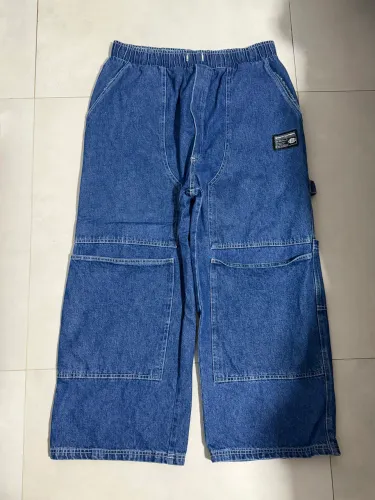 Calça baw jeans escuro cargo com bolsos grandes, tamanho 4G, nova!