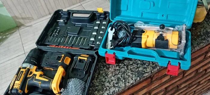 Vendo parafusadeira e uma topia novas