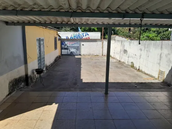 Casa Padrão em frente a Praça e Academia ao ar Livre