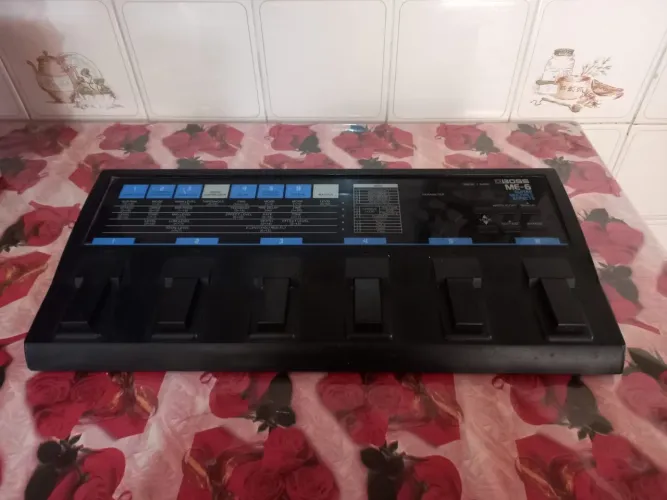 Pedaleira Boss ME-6