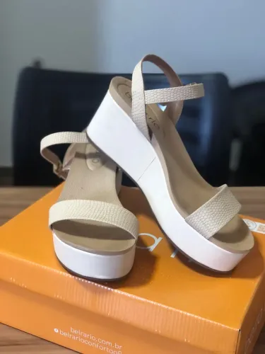 Sandália Beira Rio TAM:36 cor creme usada 1x R$130,00 ou R$100,00 a vista