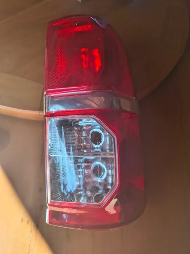 Lanterna traseira Hilux ORIGINAL TOYOTA 