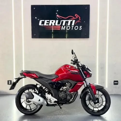 Yamaha Fz 15 2024 com apenas 9 mil km 