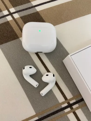 Apple AirPods 4