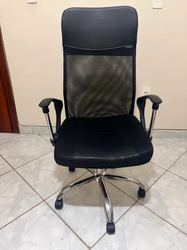 Cadeira de Escritório Ergonômica com Encosto em Tela (Mesh)