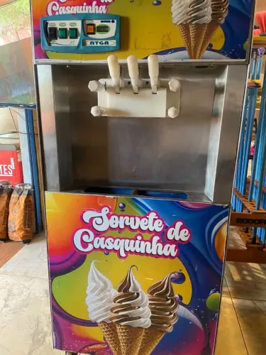 Vendo uma máquina de soverte em excelente Estado 