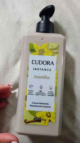 Vendo hidratante instance baunilha, ótima fixação e pouquíssimo usado 