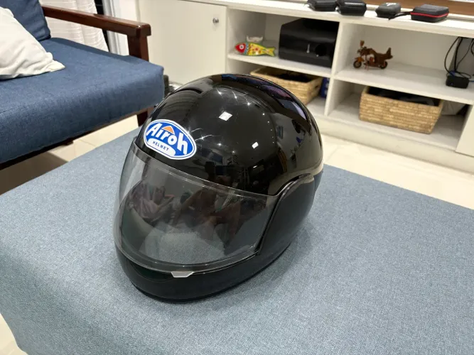 Capacete Fechado Preto com Viseira Removível - R$ 80