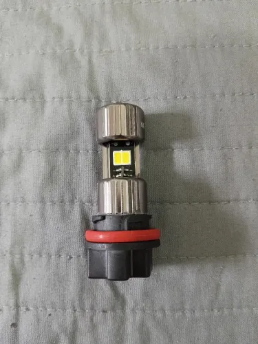 Vendo uma lâmpada de LED HS5