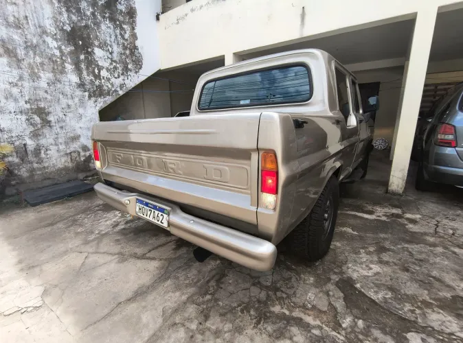 Ford F-1000 Super Diesel CE 3.9 1984