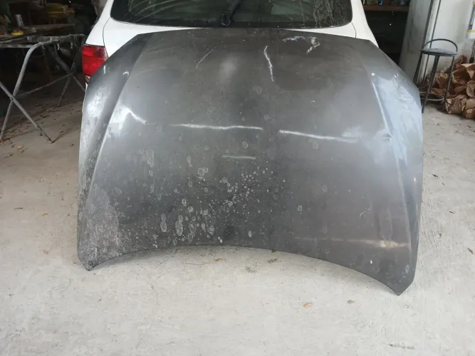 Capô do mitsubishi Lancer