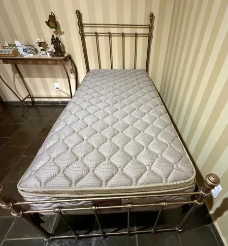 Cama solteiro de ferro 