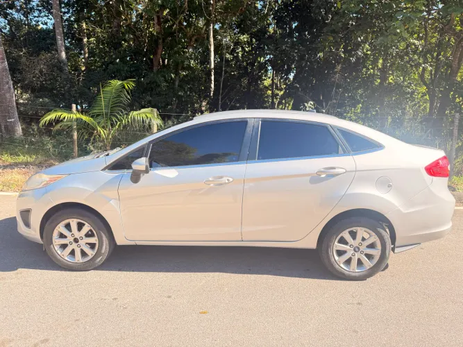 Ford Fiesta Sedan SE 1.6 16V Flex 4P 2011