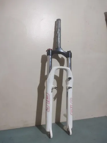 Garfo Suspensão aro 26 RST GILA espiga 19cm