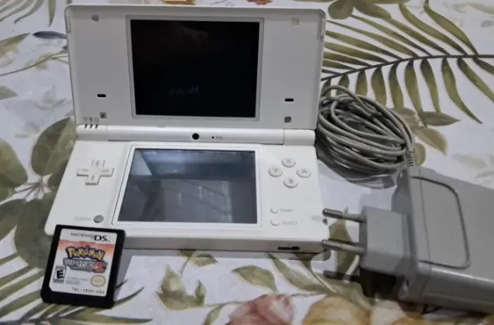 Nintendo DSi+ Pokemón White 2 Original+ Case
