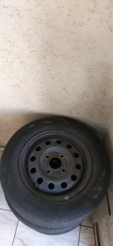 Vendo pneu aro 13 usado completo 